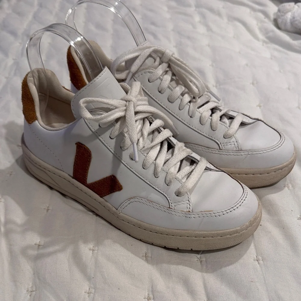 V-12 LEATHER WHITE CAMEL (2)